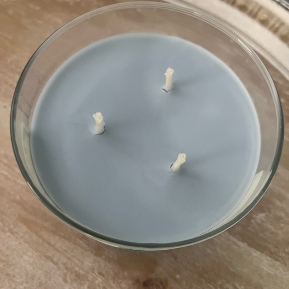 Bath and Body Works candle - Picture 2 of 2